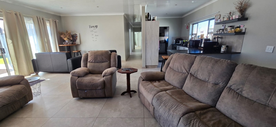 4 Bedroom Property for Sale in Flamwood North West